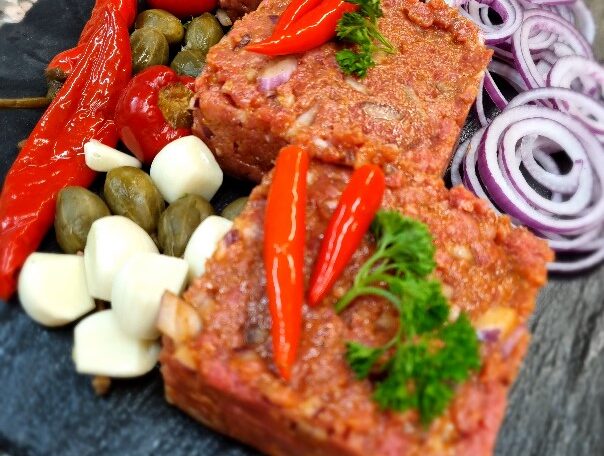 Tatarský biftek (z pravej sviečkovice) 500g +20ks topeničiek